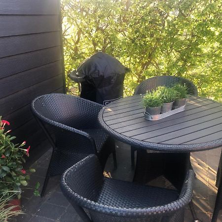 Nyistandsat Hojloftet Kaelderlejlighed Pa 70 M2 I Viborg Centrum, Med Plads Til 4 Personer Zewnętrze zdjęcie