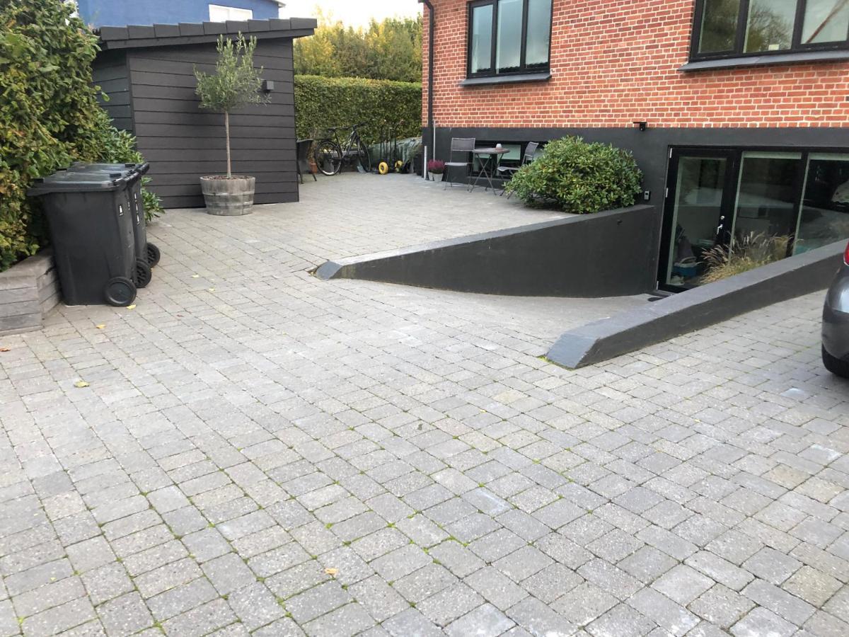 Nyistandsat Hojloftet Kaelderlejlighed Pa 70 M2 I Viborg Centrum, Med Plads Til 4 Personer Zewnętrze zdjęcie